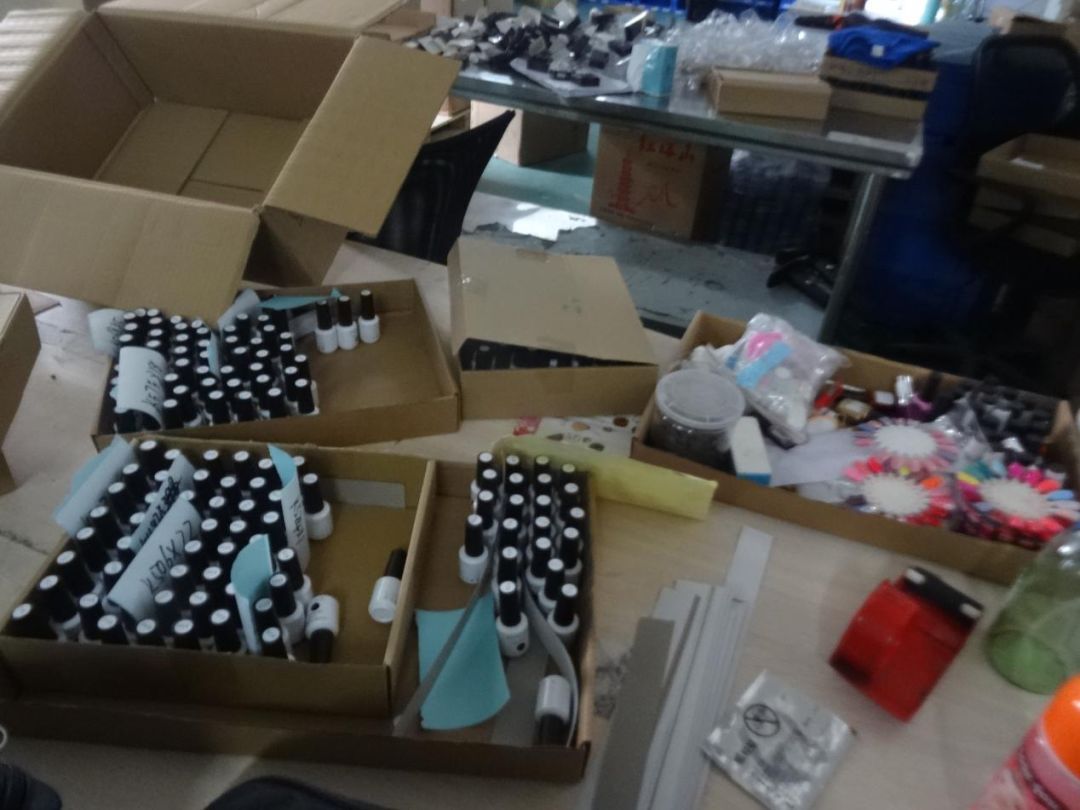 利劍出鞘！搗毀無證生產醫療器械、化妝品窩點——包裝材料黑產鏈條被斬斷